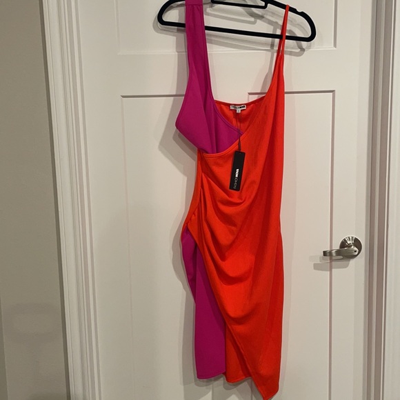 Fashion Nova Orange block dress - Picture 3 of 4